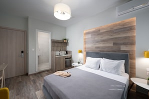 Superior Studio | Premium bedding, iron/ironing board, free WiFi, bed sheets - Enattica Syntagma Living (Athens)