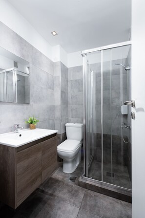 Superior Apartment, 1 Bedroom | Bathroom