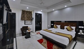 Deluxe Double Room, 1 Double Bed | Minibar, in-room safe, desk, free WiFi - Hotel Noida International (Noida)