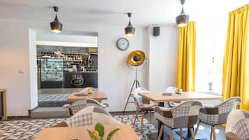 Tägliches inbegriffenes Frühstücksbuffet