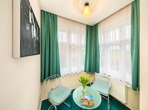 Executive Double Room, City View | Living area