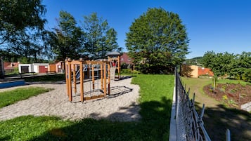 Zona de juegos infantil al aire libre