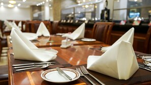 Tägliches Frühstücksbuffet gegen Gebühr