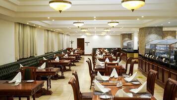 Daily buffet breakfast for a fee