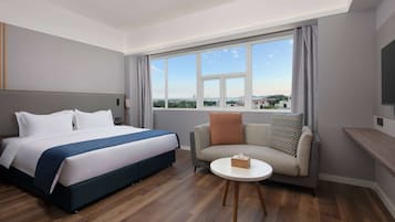 Desk, blackout drapes, free WiFi