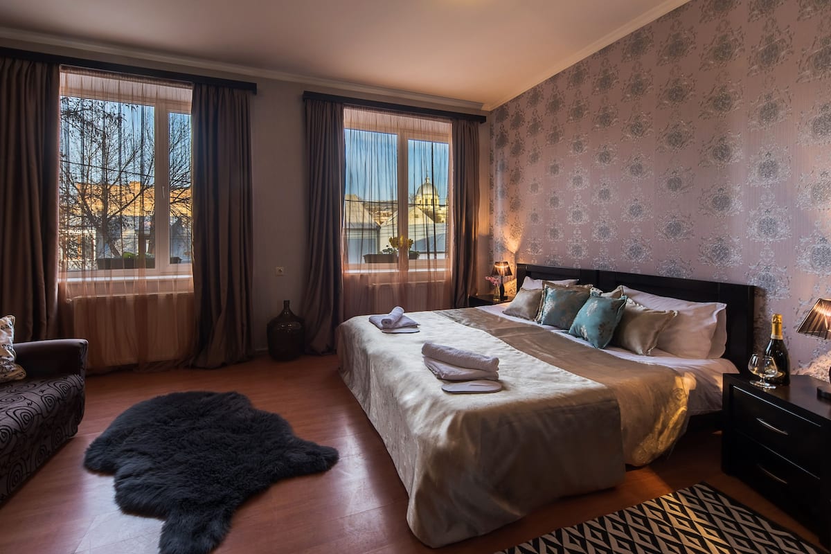 Deluxe tweepersoonskamer | Een bureau, extra bedden, gratis wifi