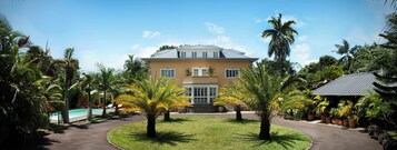Fachada de la propiedad