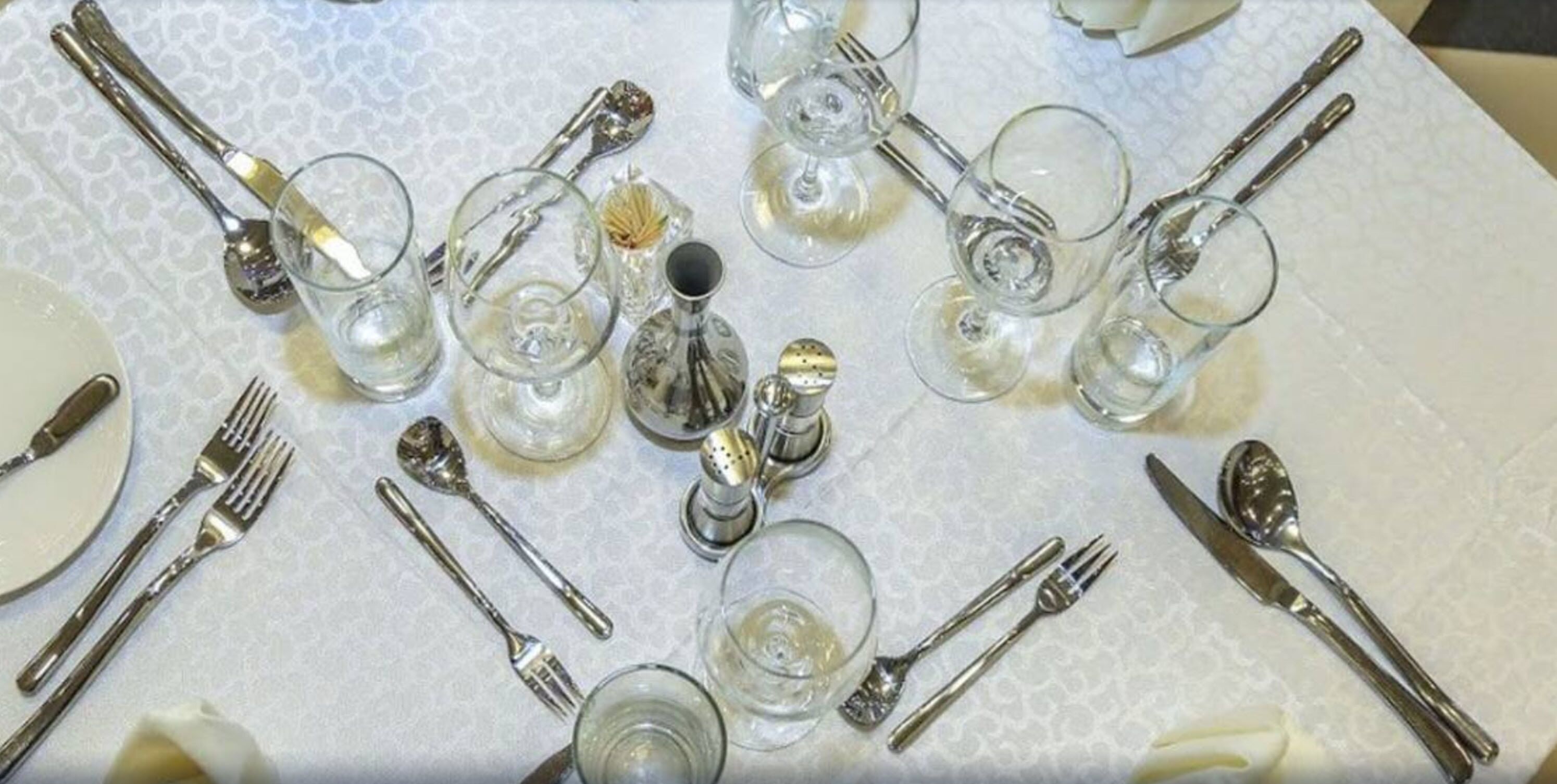 2 restaurants, breakfast, lunch served; local and international cuisine