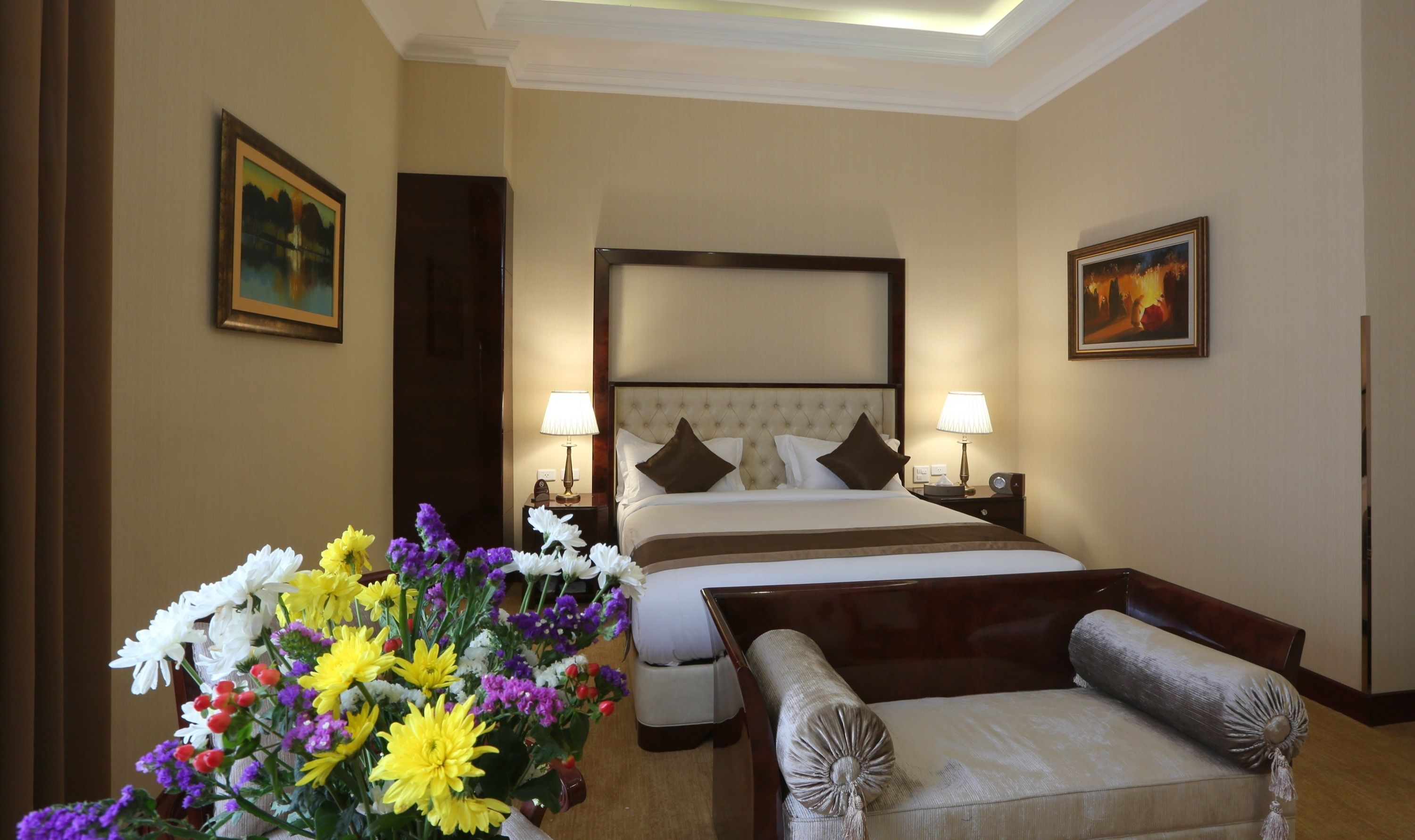 junior suite | minibar, in-room safe, desk, soundproofing