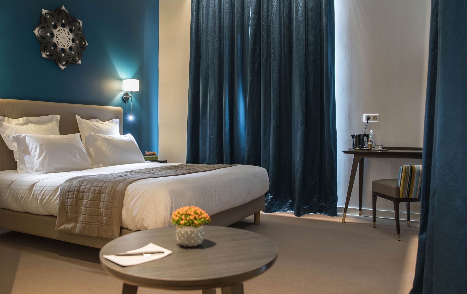 Premium bedding, in-room safe, desk, blackout drapes