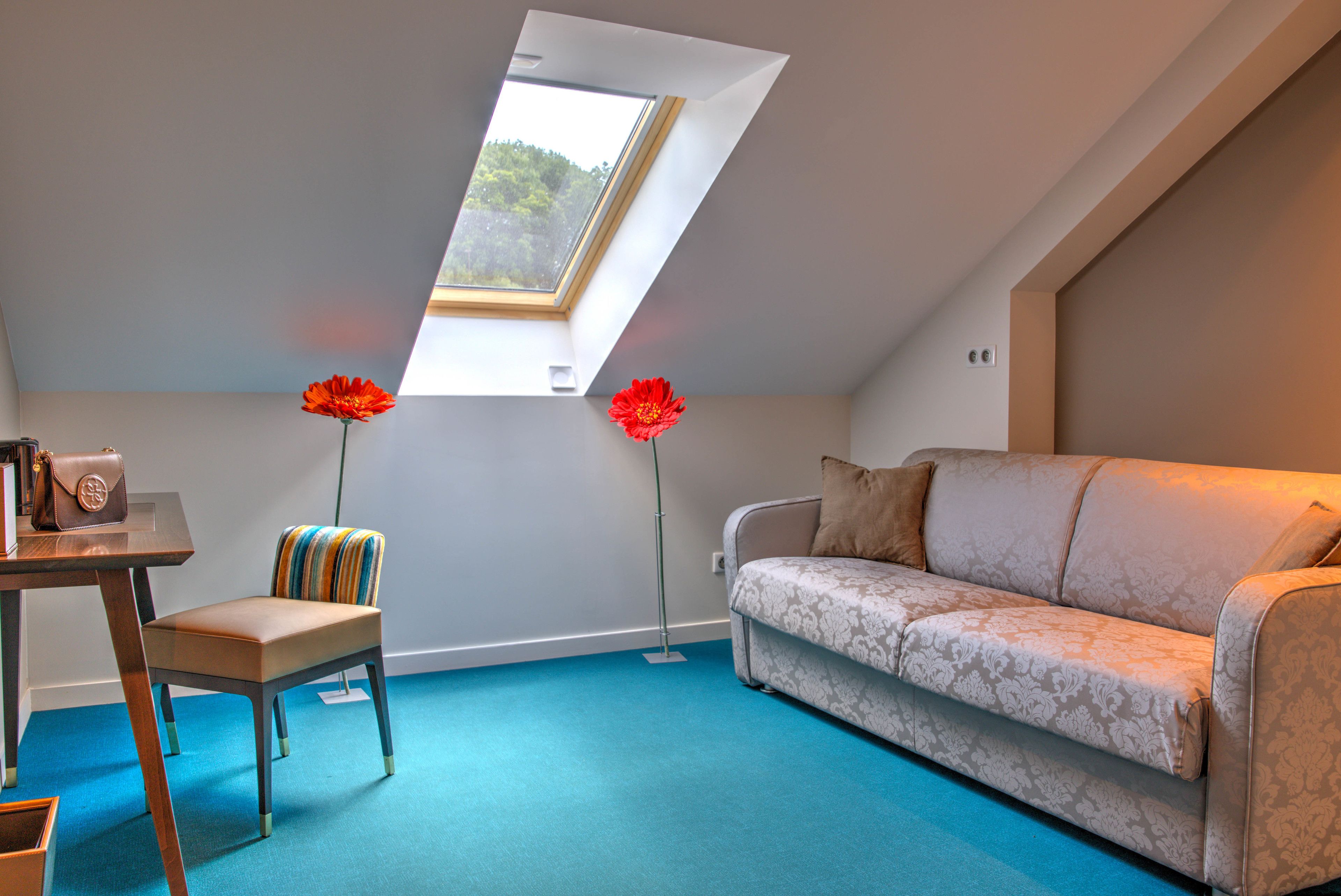 flat-screen tv, pay films