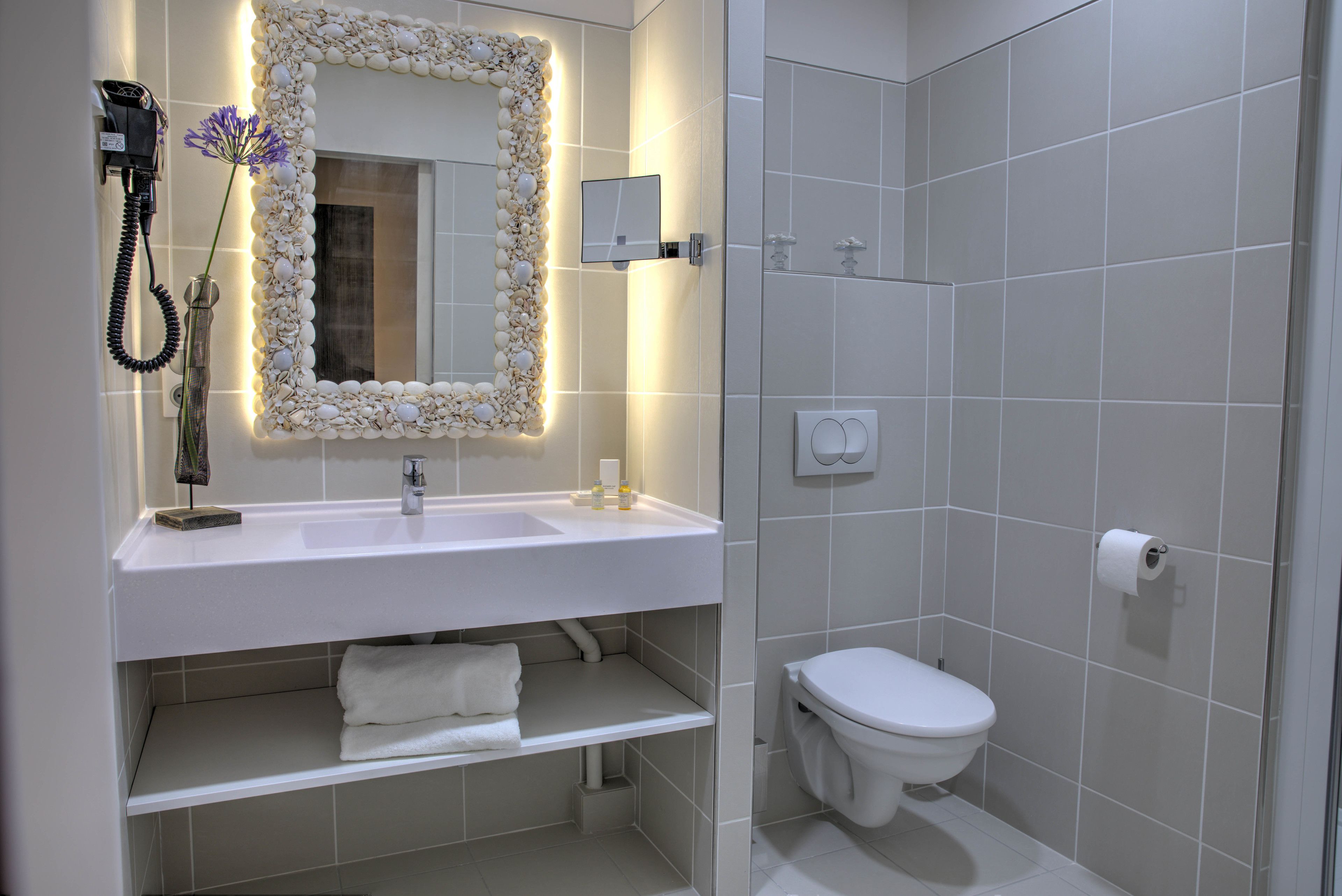 shower, free toiletries, towels