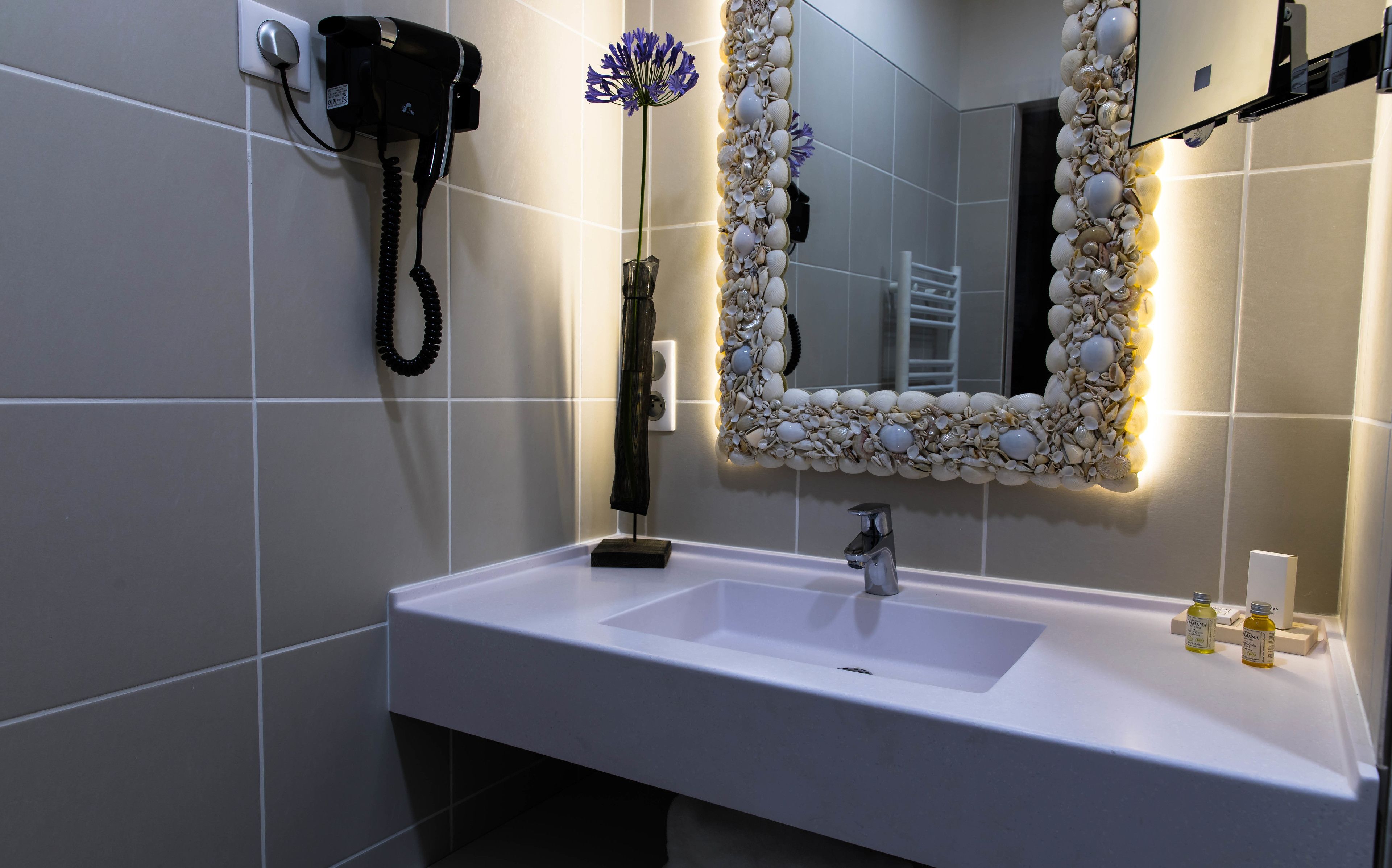 classic double room | bathroom sink