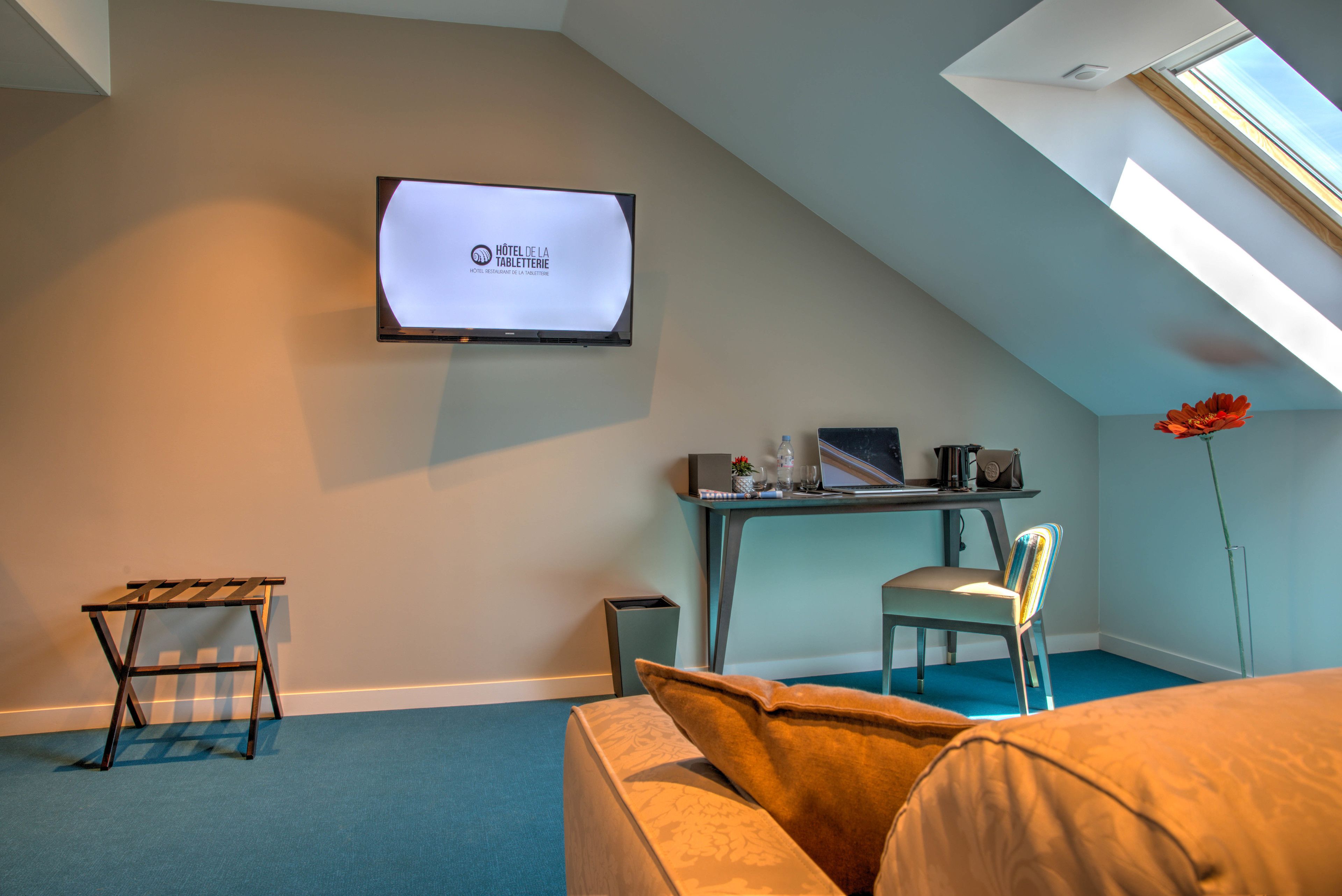 family quadruple room | living area | flat-screen tv, pay films