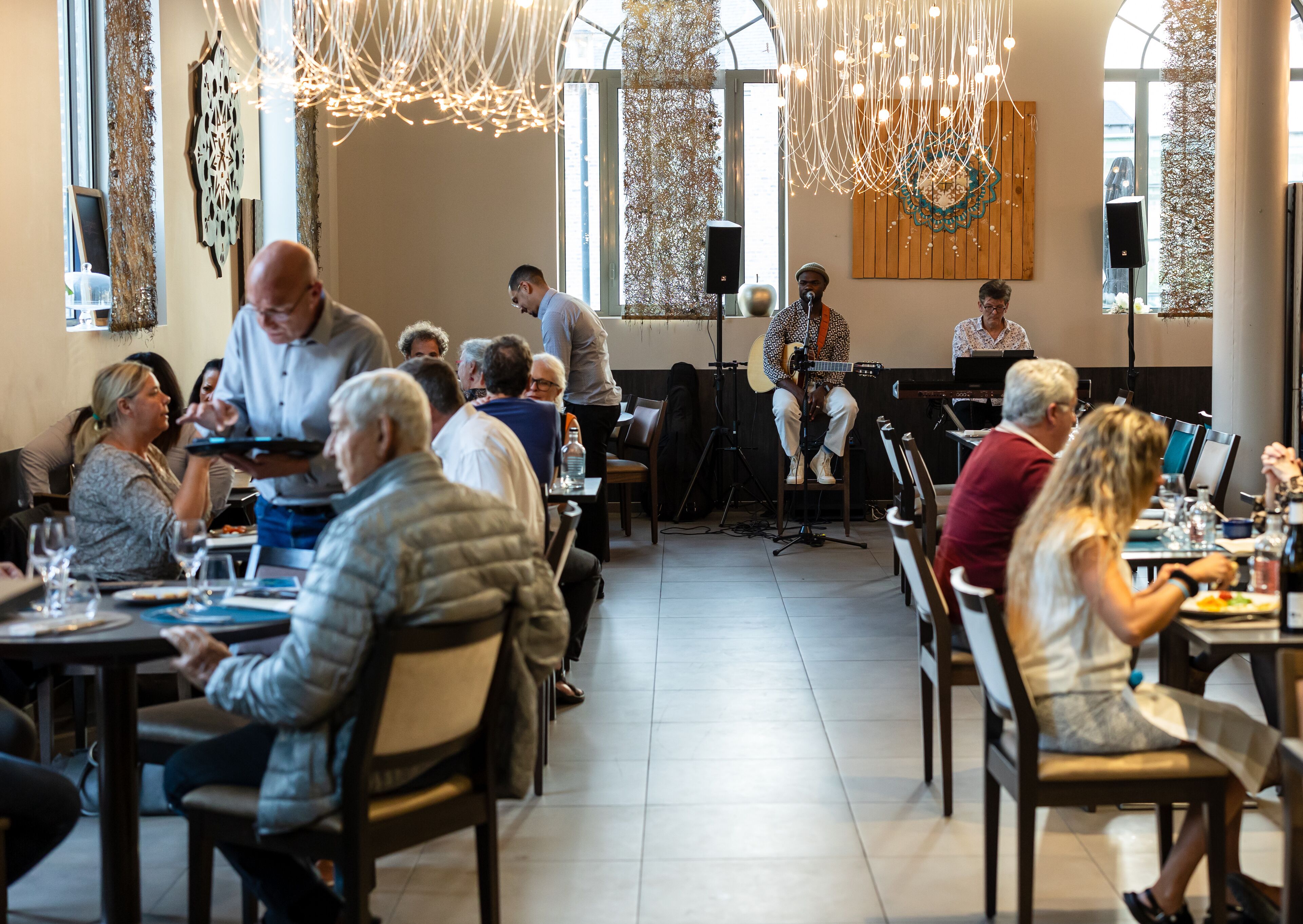 breakfast, lunch, dinner served; french cuisine