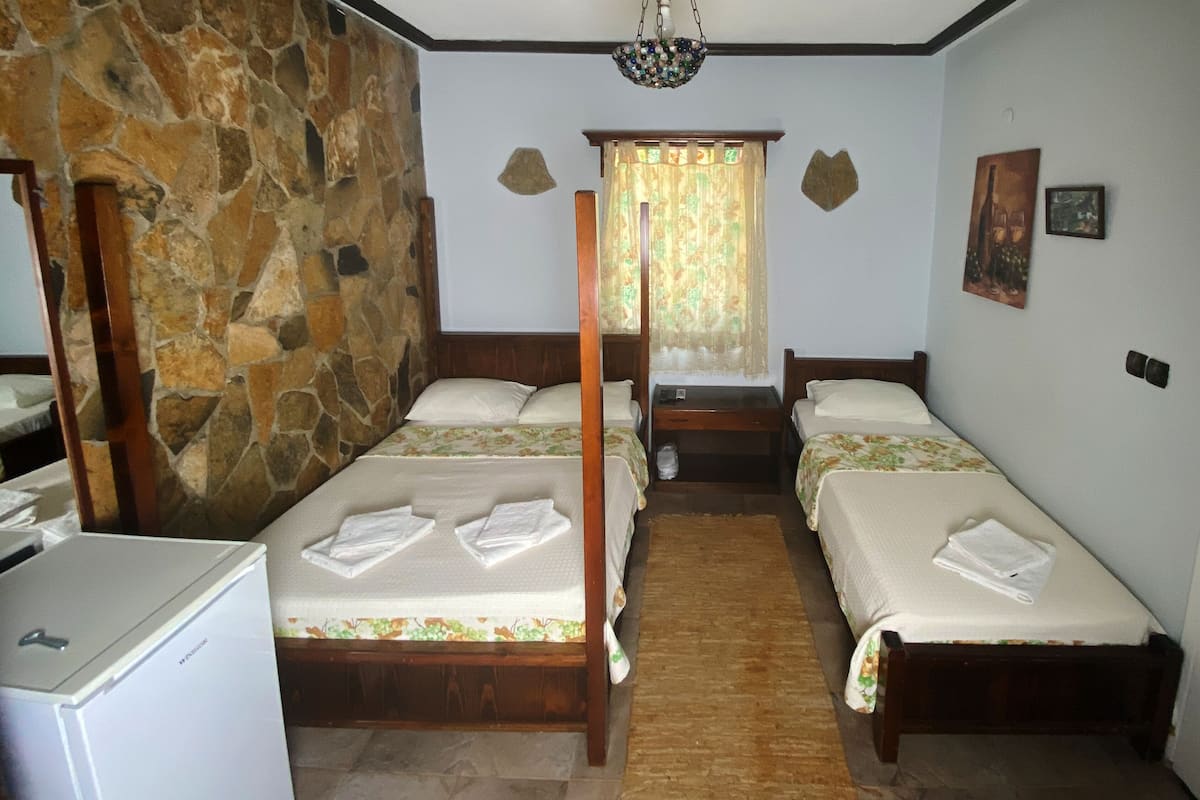 Chambre Triple Deluxe | 1 chambre, minibar, coffres-forts dans les chambres