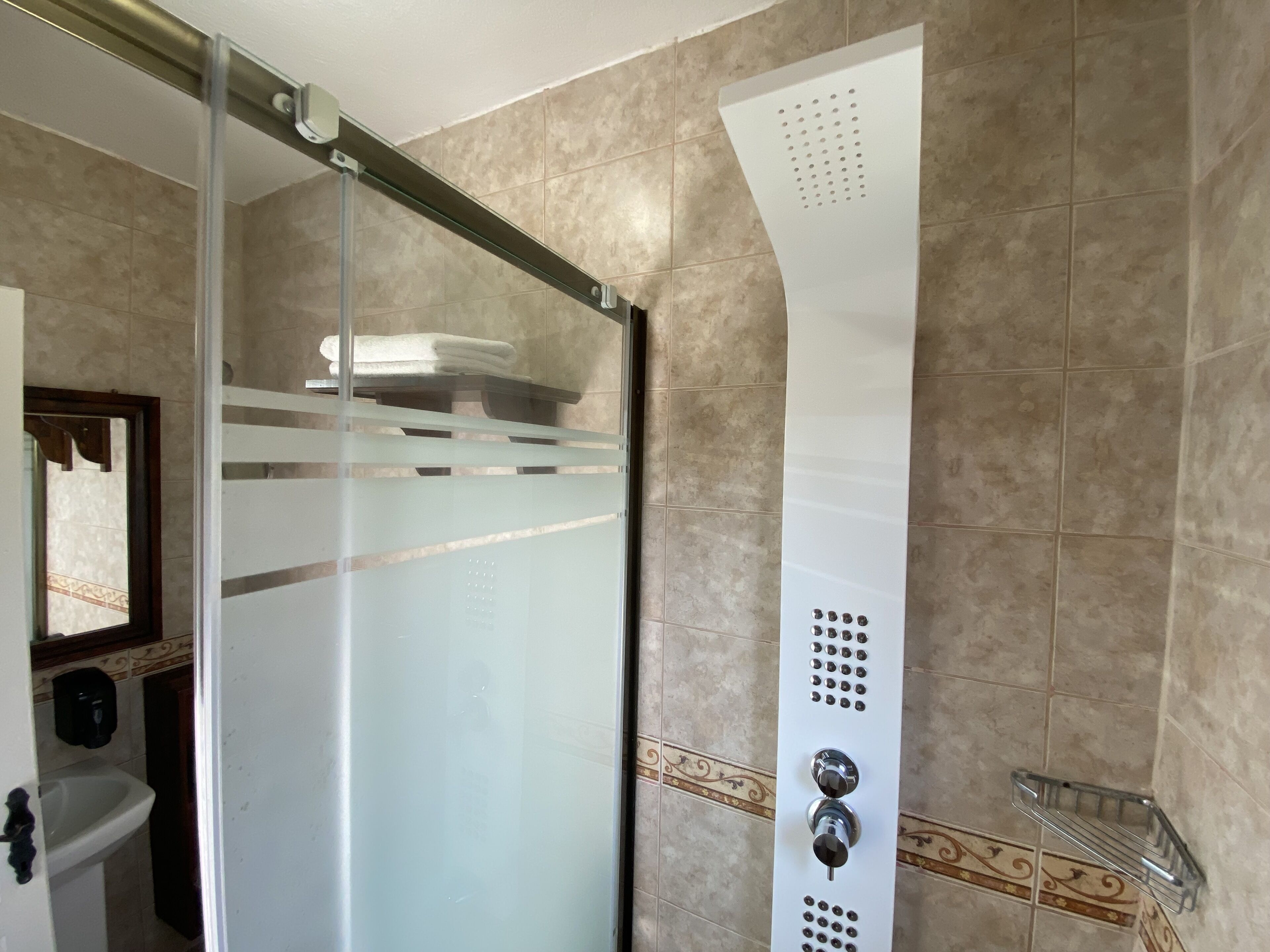 comfort double room | bathroom | shower, free toiletries, hair dryer, slippers