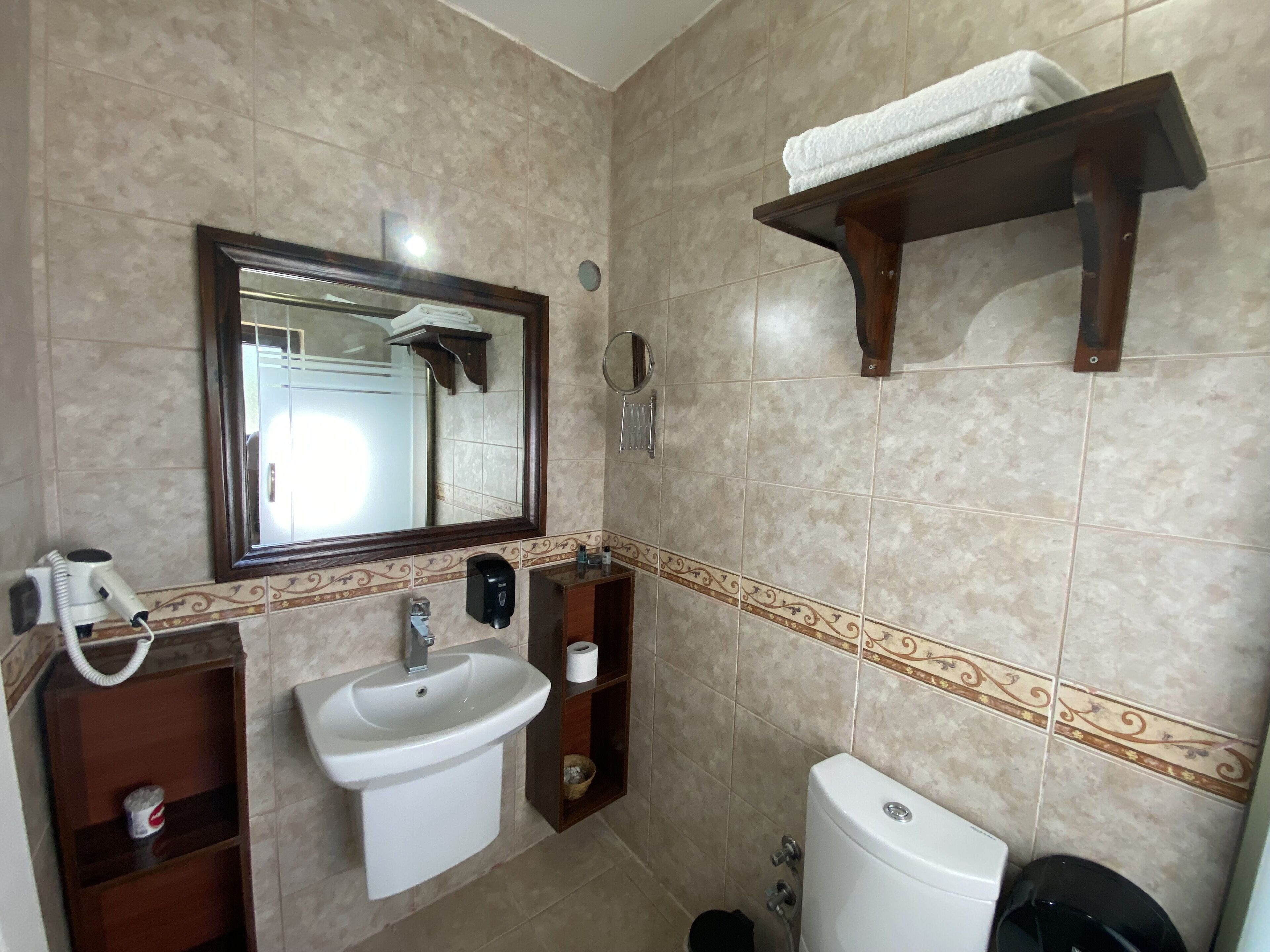 comfort double room | bathroom | shower, free toiletries, hair dryer, slippers