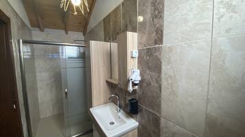 Family Twin Room | Bathroom | Shower, free toiletries, hair dryer, slippers