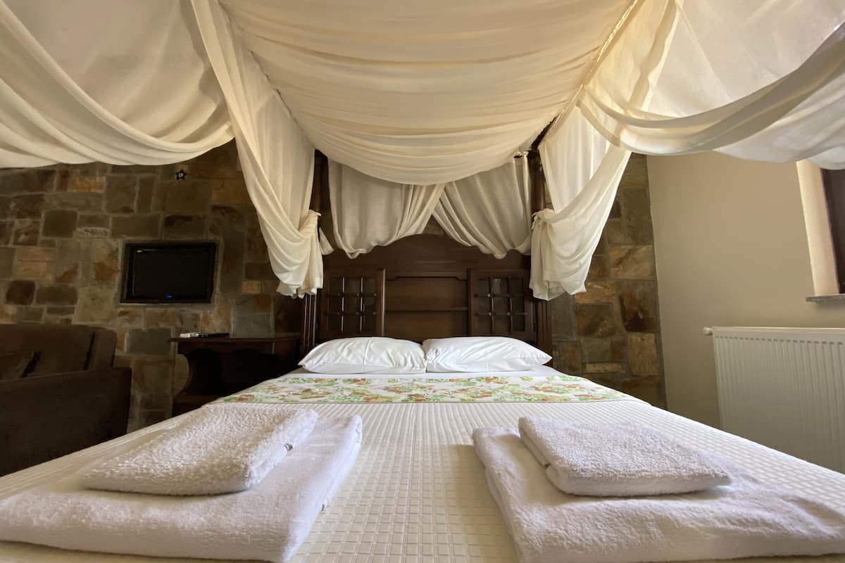 family suite, vineyard view | minibar, in-room safe, iron/ironing board, free wifi