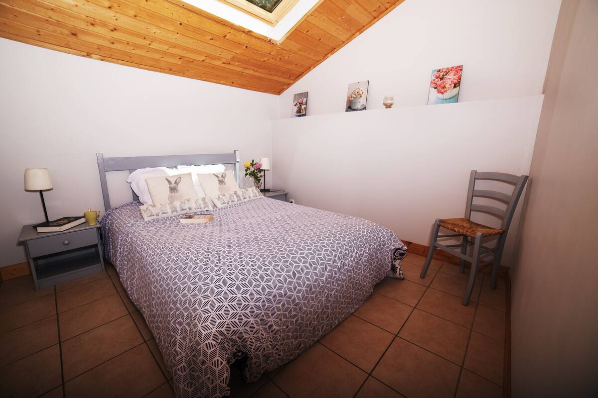 Casa clássico, 2 quartos, banheiro compartilhado, no jardim | Roupas de cama premium, individualmente decorados