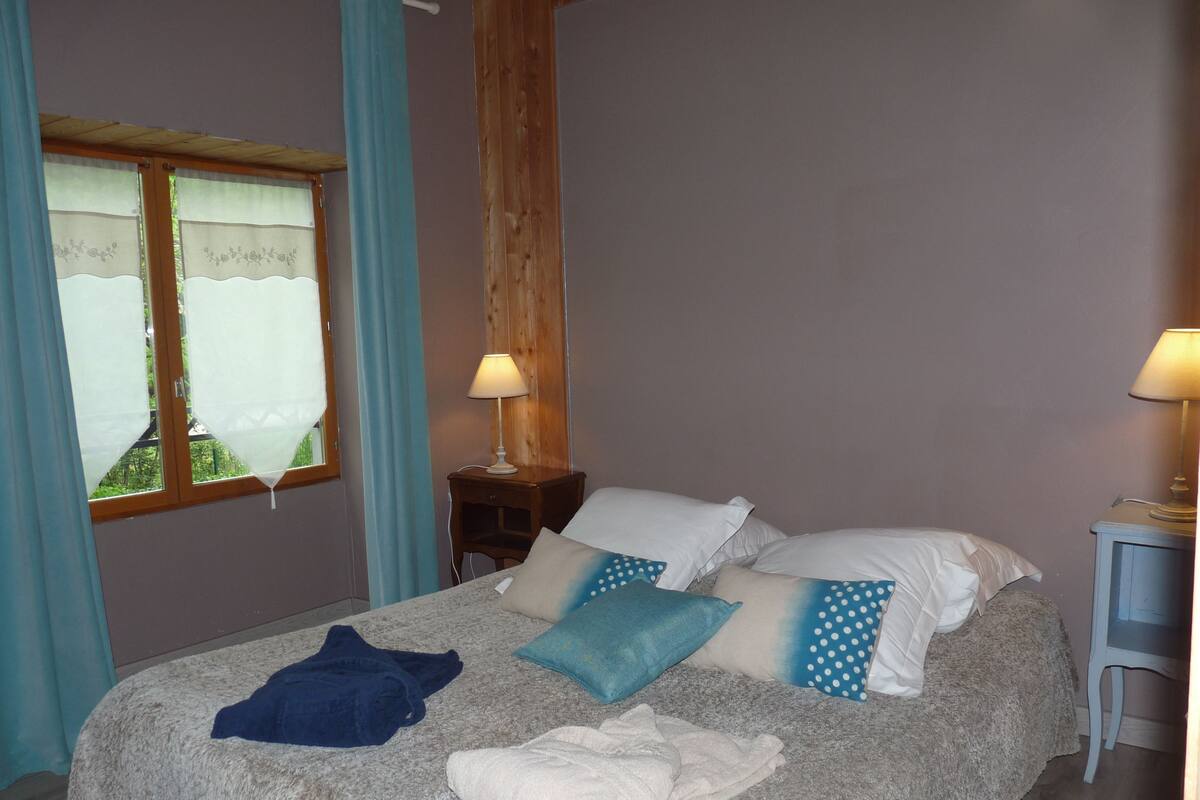 Suíte família, 2 quartos | Roupas de cama premium, individualmente decorados