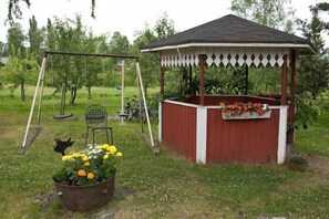 Children’s play area – outdoor