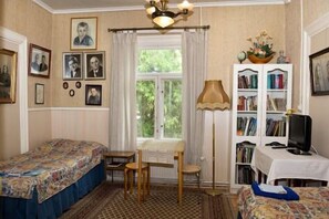 Twin Room, Shared Bathroom | Individually decorated, individually furnished, desk, soundproofing