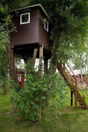 Children’s play area – outdoor