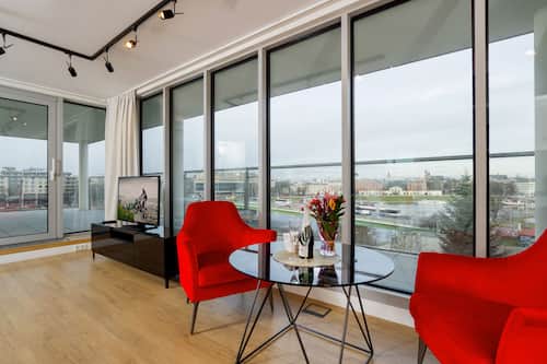 Panorama penthouse, terras, uitzicht op rivier | Bedden met traagschuimmatrassen, een bureau, een laptopwerkplek