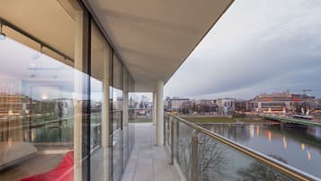 Panorama penthouse, terras, uitzicht op rivier | Balkon