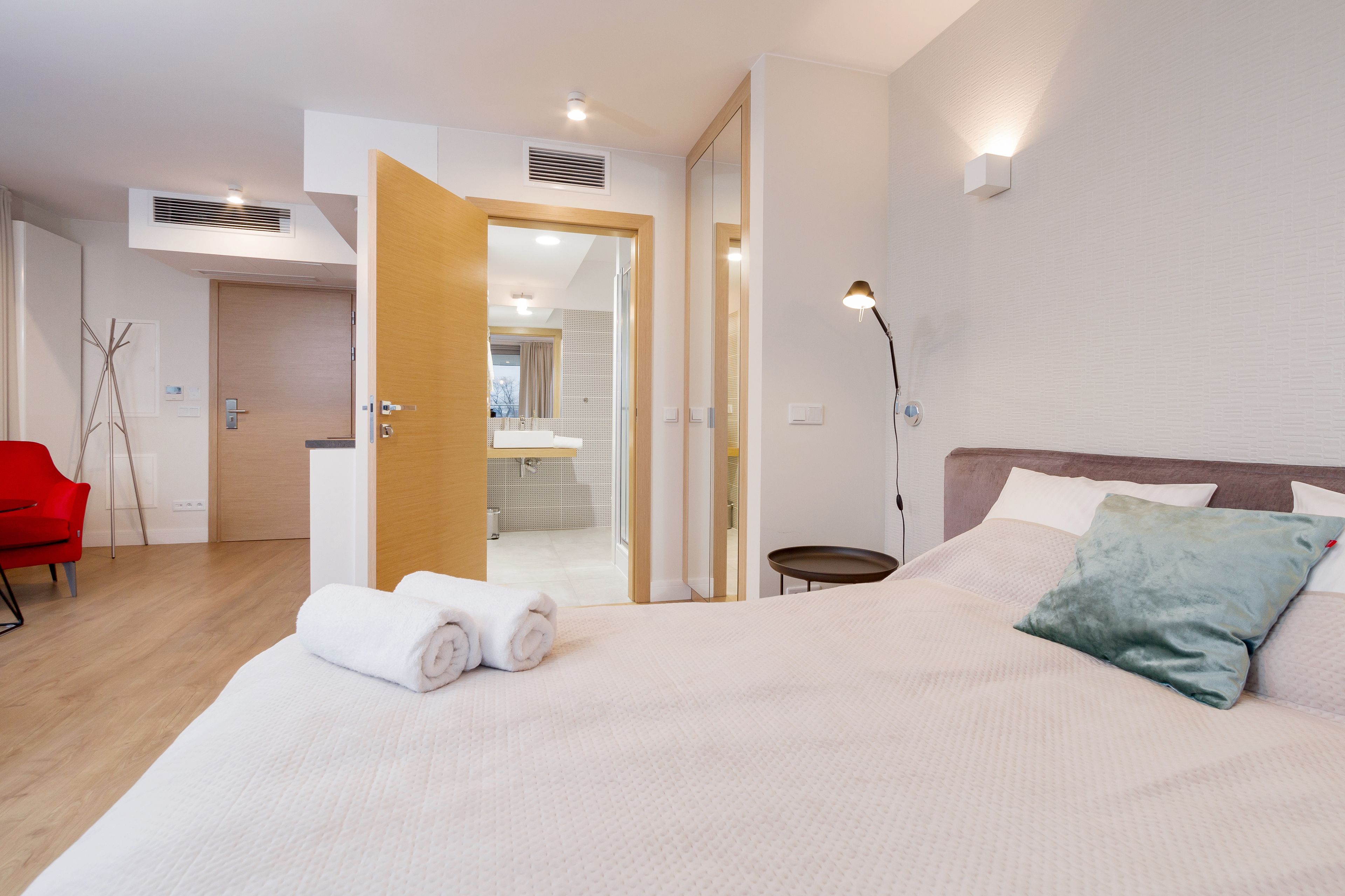 Panoramic Penthouse, Terrace, River View | Memory foam beds, desk, laptop workspace, blackout drapes