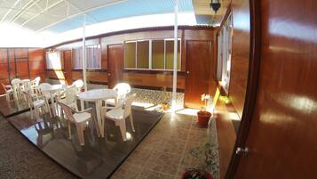 Coin salon dans le hall