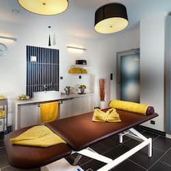 Couples treatment rooms, body treatments, deep-tissue massages