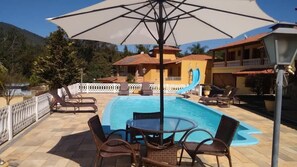 2 outdoor pools