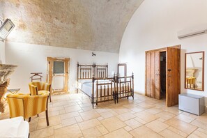 Studiosuite, Mehrere Betten | 1 Schlafzimmer, Allergikerbettwaren, Minibar, Schreibtisch