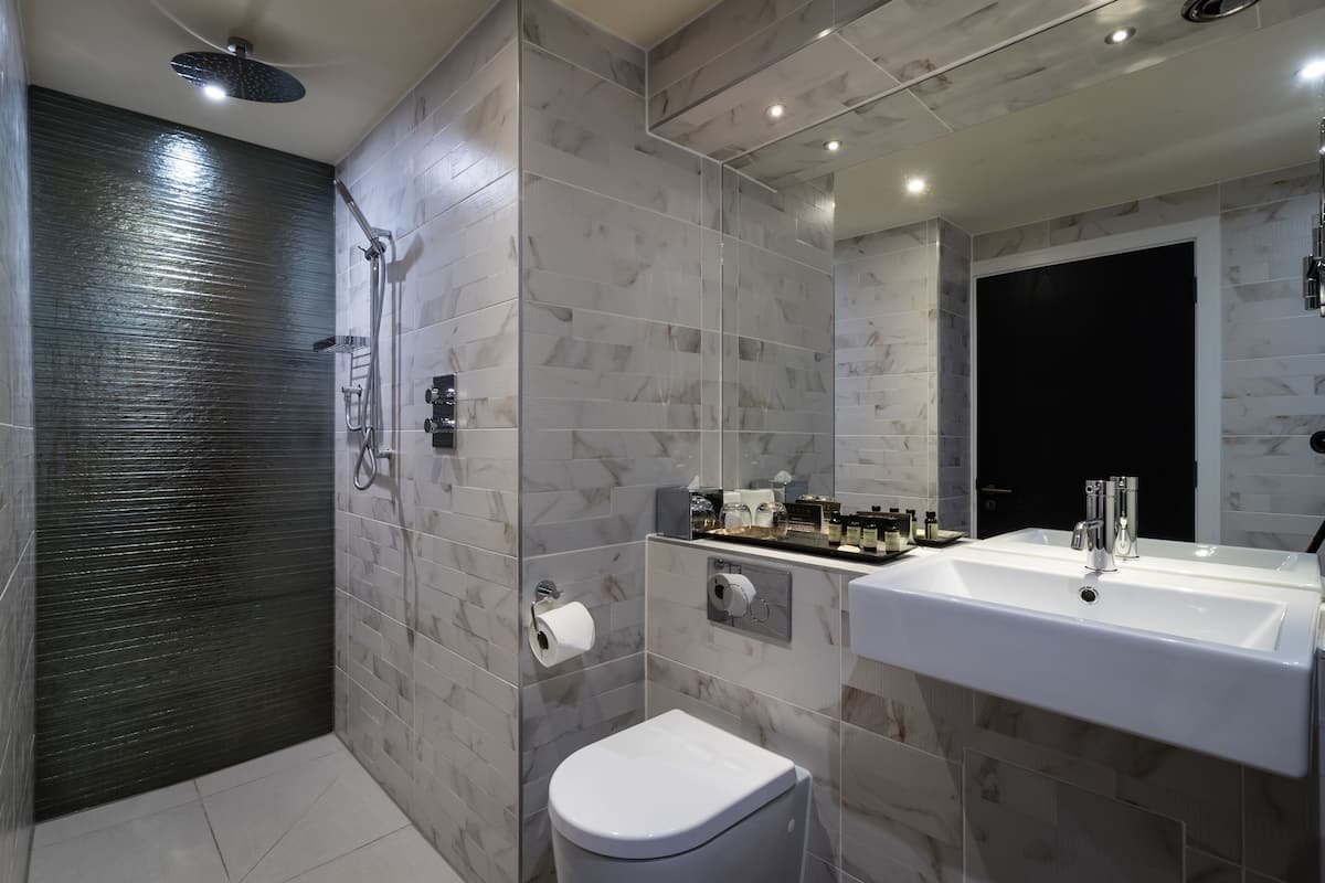 standard double room | bathroom | rainfall showerhead, hair dryer, towels
