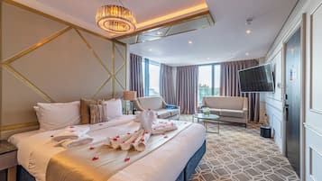 Comfy Super King Estuary Suite | 1 bedroom, Egyptian cotton sheets, premium bedding, in-room safe