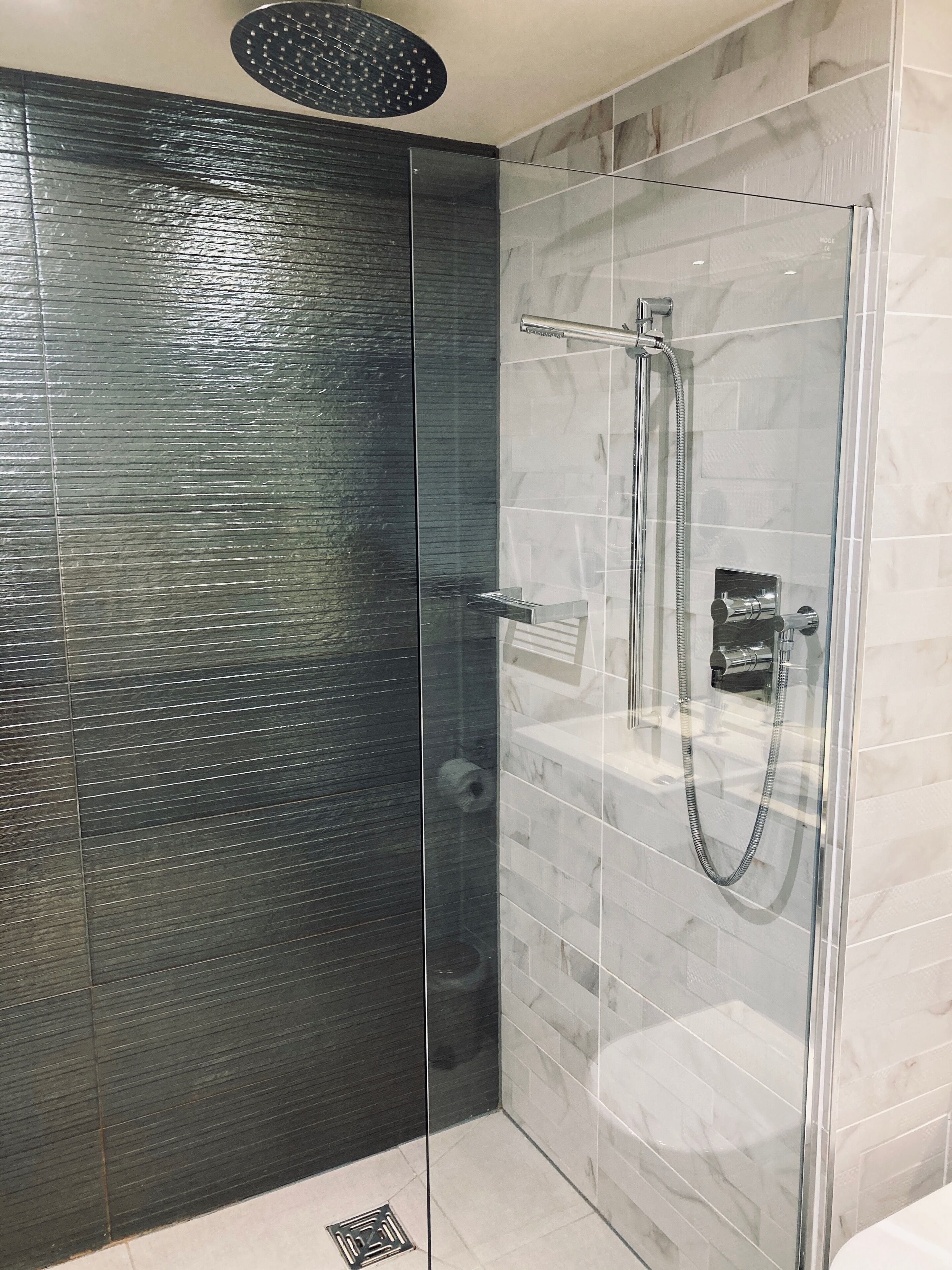 rainfall showerhead, hair dryer, towels