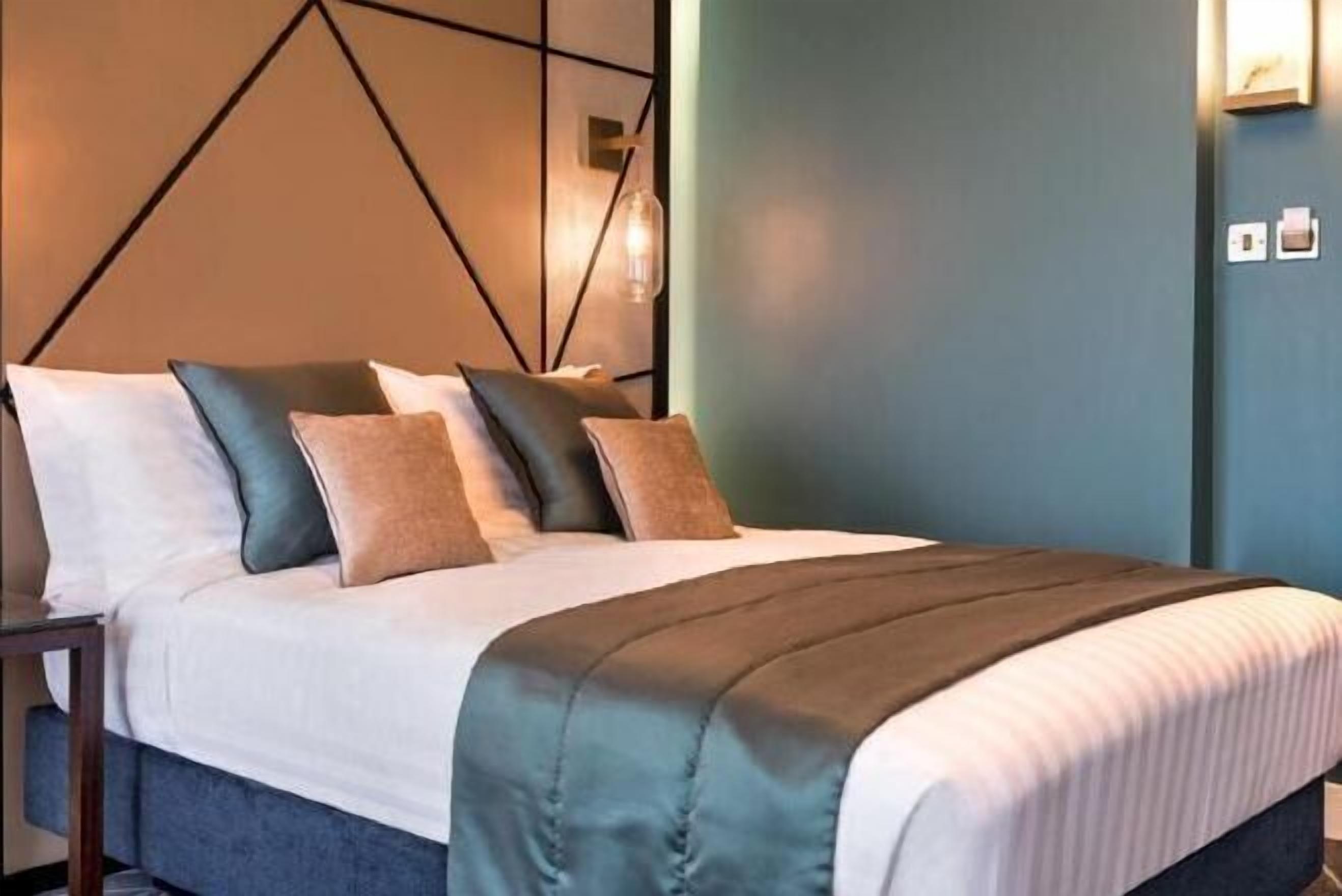 埃及棉床单、高  档床上用品、客房内保险箱、遮光窗帘