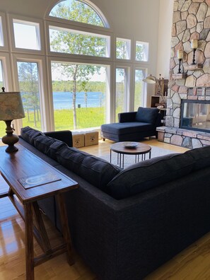 Smart TV, fireplace, DVD player, books