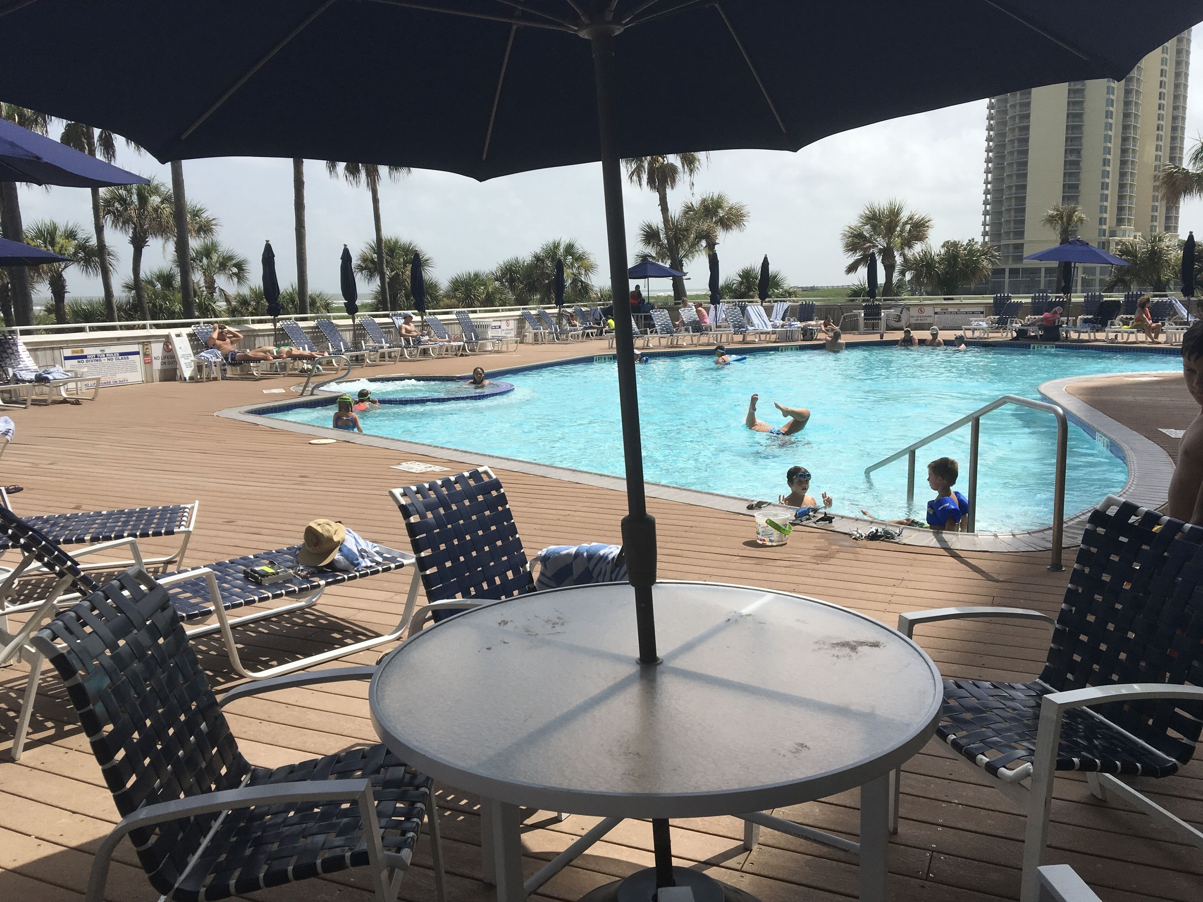 室外游泳池，恒温泳池