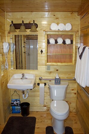 Shower, hair dryer, towels, soap - Come Stay in Belt Montana - Charming, Historic, Memorable (Belt)
