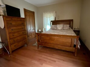 5 habitaciones, tabla de planchar con plancha y cuna de viaje