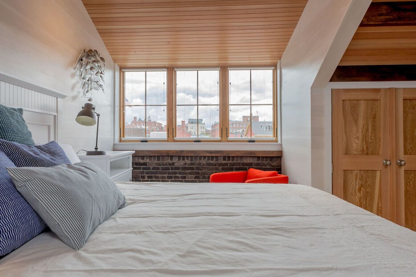 2 habitaciones, tabla de planchar con plancha, cuna de viaje y wifi 