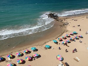 Am Strand, Liegestühle, Strandtücher