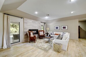 Smart TV, fireplace, DVD player, books