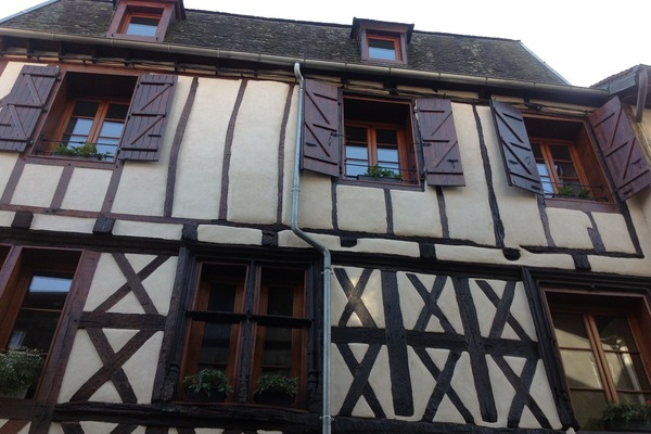 La Charente apartment 3rd floor in heart of medieval Beaulieu