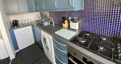 Un appartement au premier étage sur trois étages, situé au centre de la ville thermale