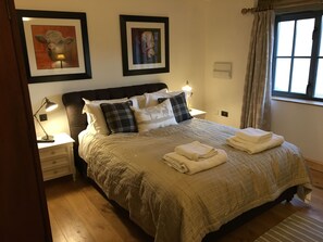 2 makuuhuonetta, silitysrauta/-lauta, Wi-Fi, vuodevaatteet